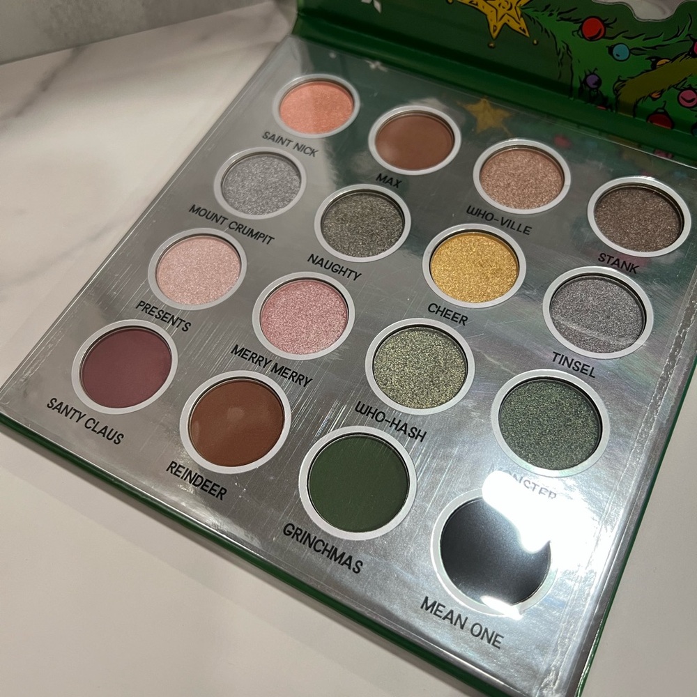 The Grinch Eyeshadow Palette NEW - Picture 3 of 5